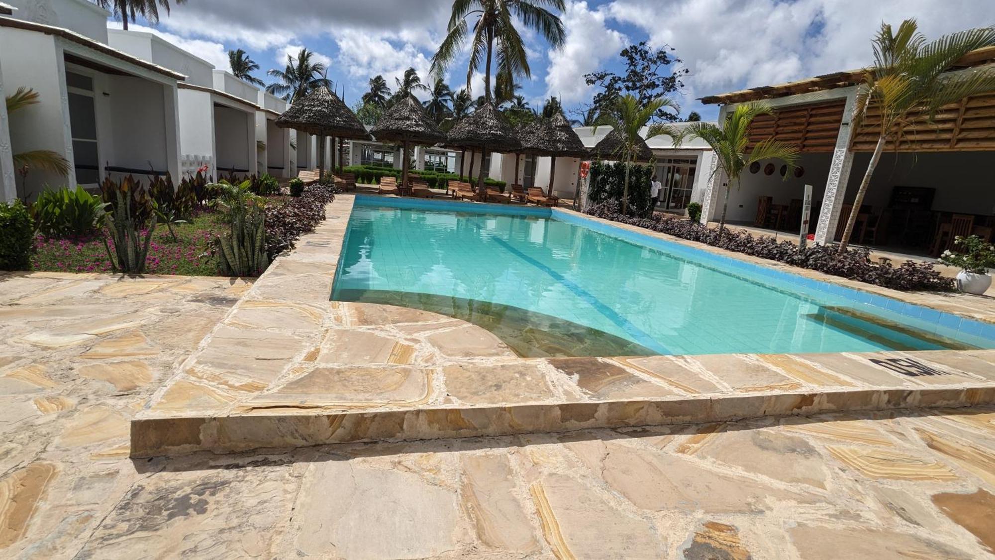 Mafia Dream Hotel Kilindoni Bagian luar foto